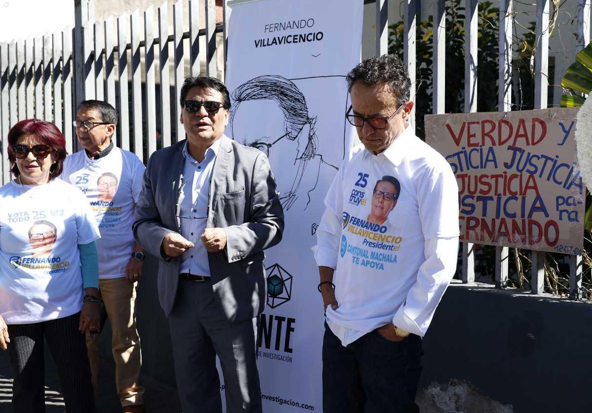 Amigos de Fernando Villavicencio recordaron los tres años de su asesinato