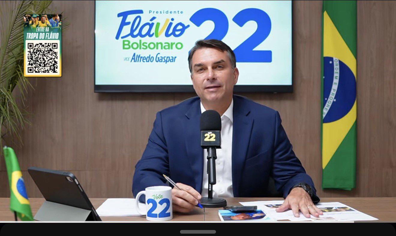 Aseguran que Donald Trump y sus asesores ayudaron a Flávio Bolsonaro a huir a EE.UU.