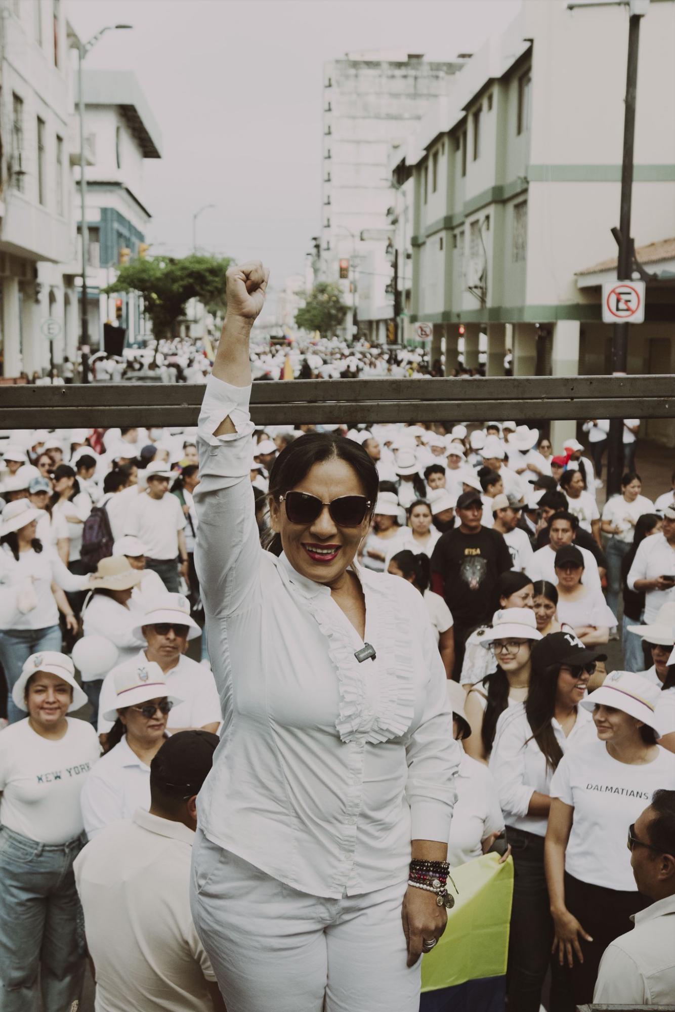 Ministros y asambleístas en la marcha
