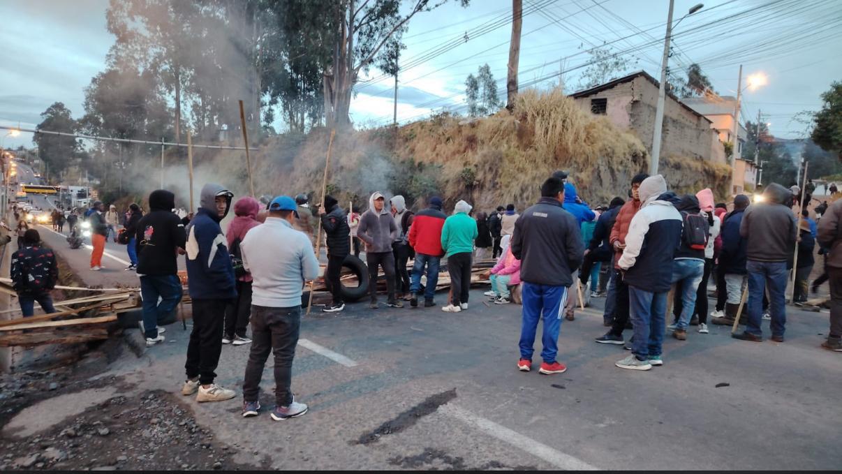 Exportadores de Flores denuncian bloqueo de vía 