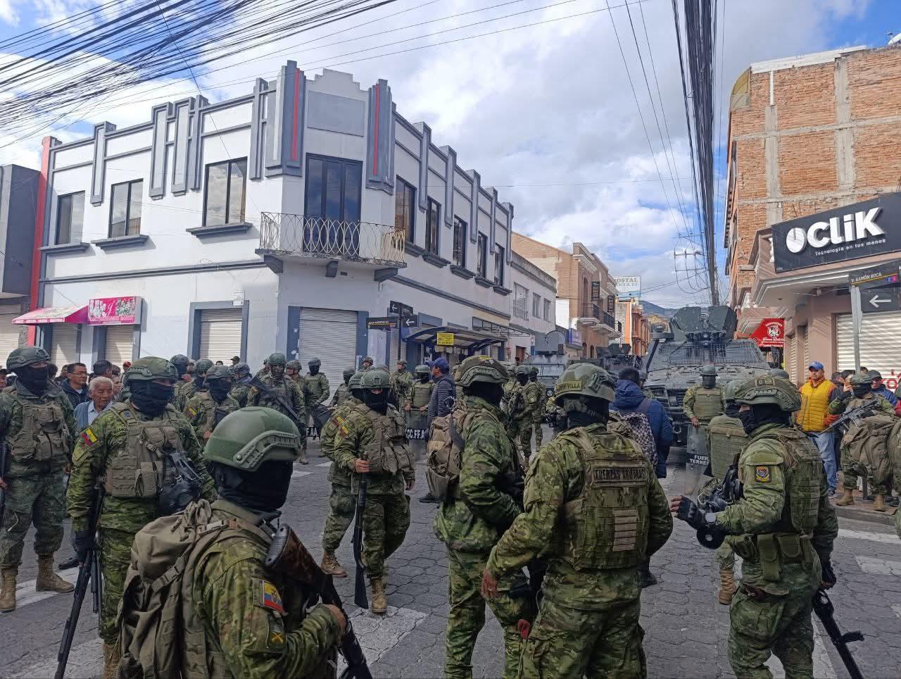 Presencia militar se concentra en Otavalo tras arribo de Daniel Noboa