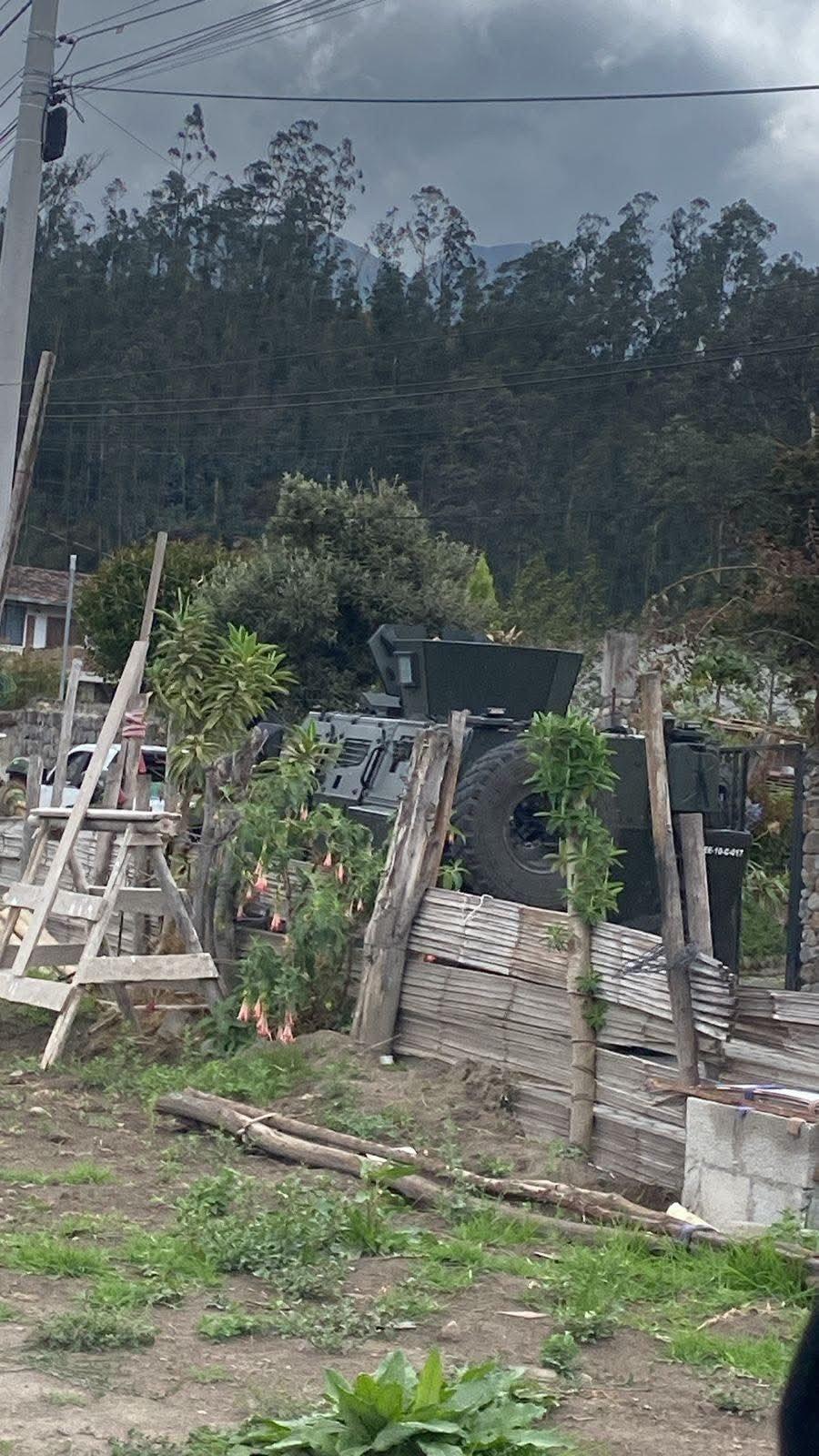 Tanquetas militares en Peguche