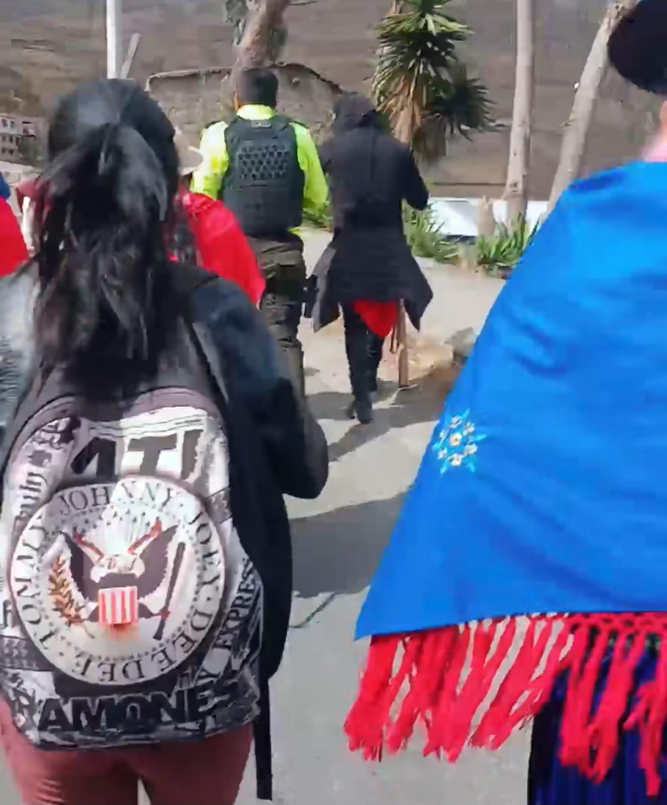 Policías liberados en Alausí 