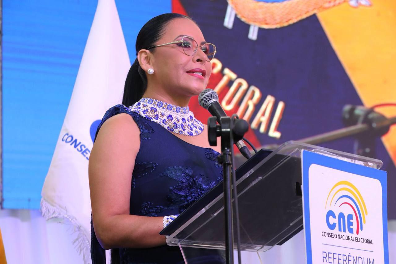 Diana Atamaint lanza dardo sobre "tintas mágicas"