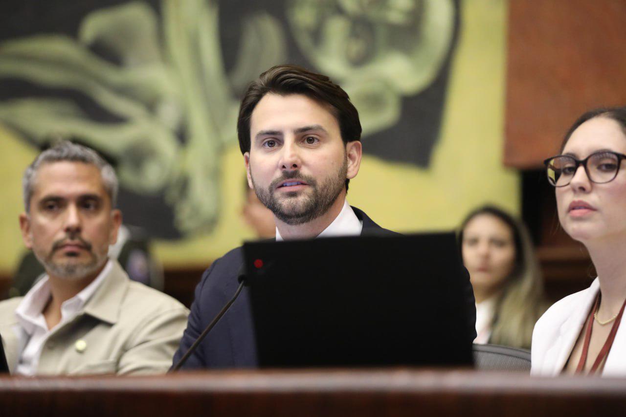 Se suspende la sesión 