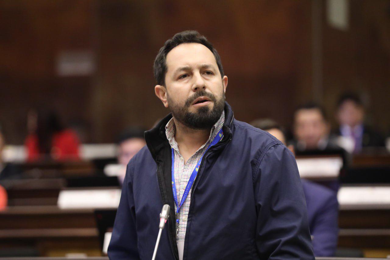Adrian Castro interviene en el Pleno Adrian Castro interviene en el Pleno