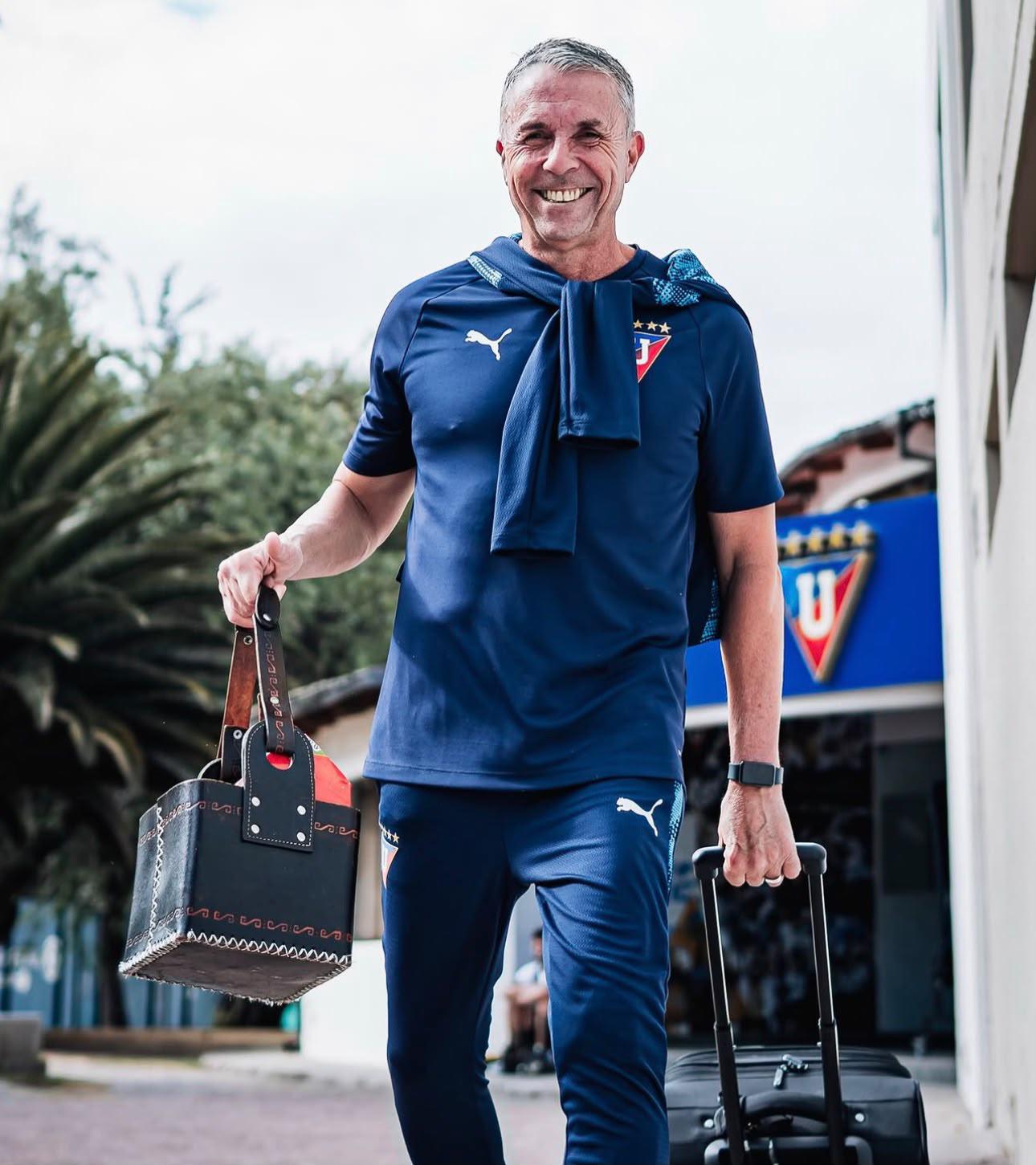 Gustavo Álvarez descarta a Chile y reafirma su compromiso con Liga de Quito