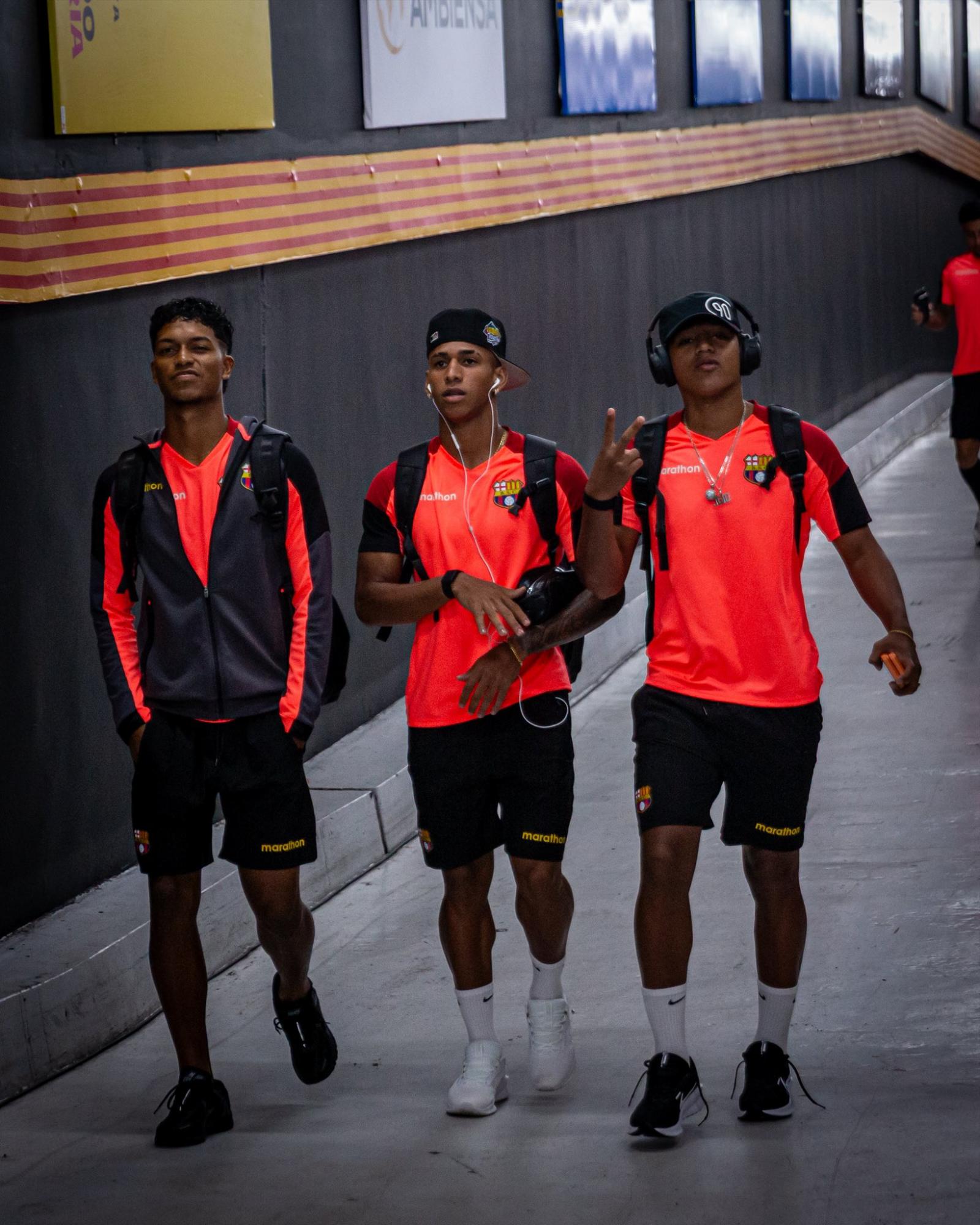 Barcelona arriba al estadio