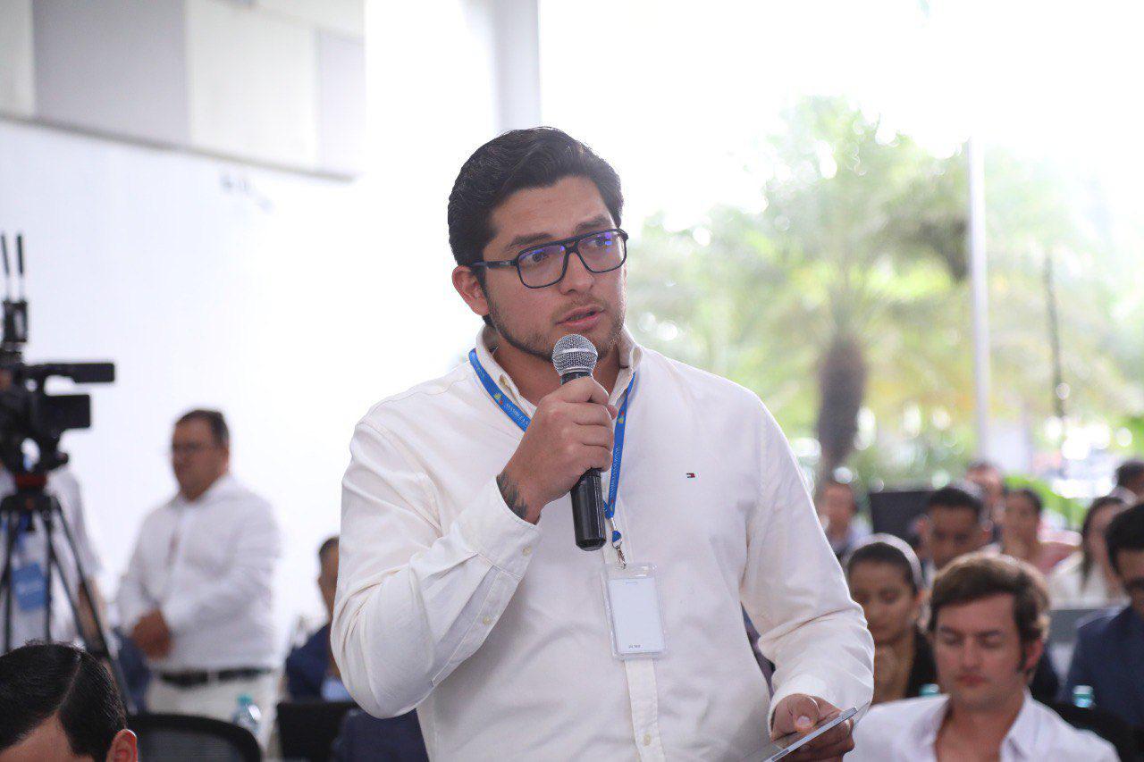 Proponente explica las bondades del proyecto