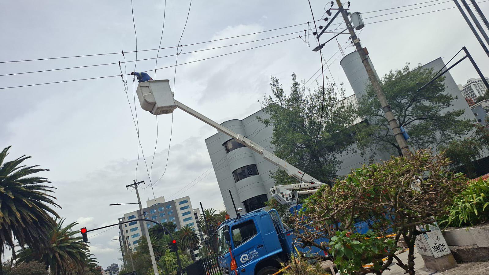 Cortes de luz en Quito: EEQ atribuye interrupciones a daños durante labores del Metro