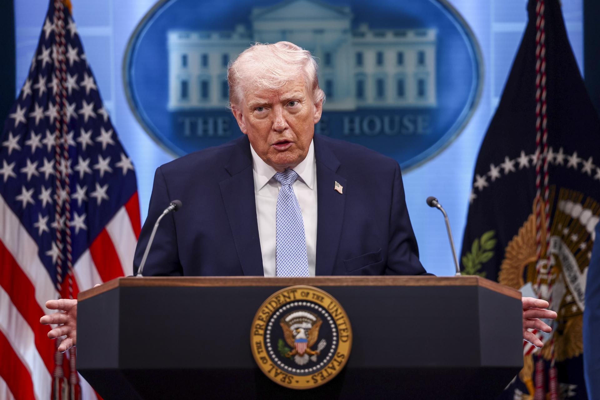 Trump felicita a tripulación de Artemis II
