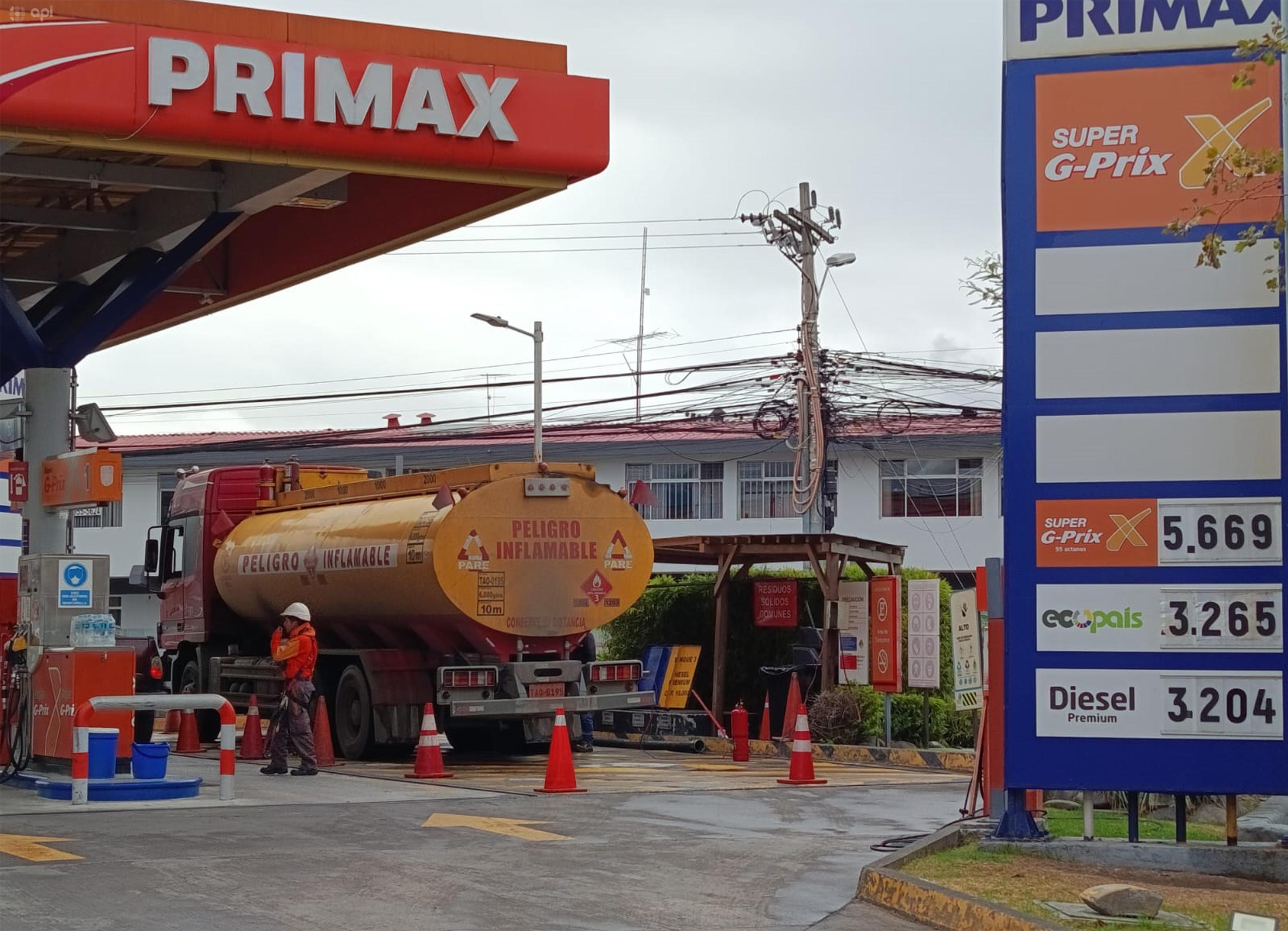 Transportistas alertan por problemas con el diésel en Ecuador ante mayor demanda termoeléctrica