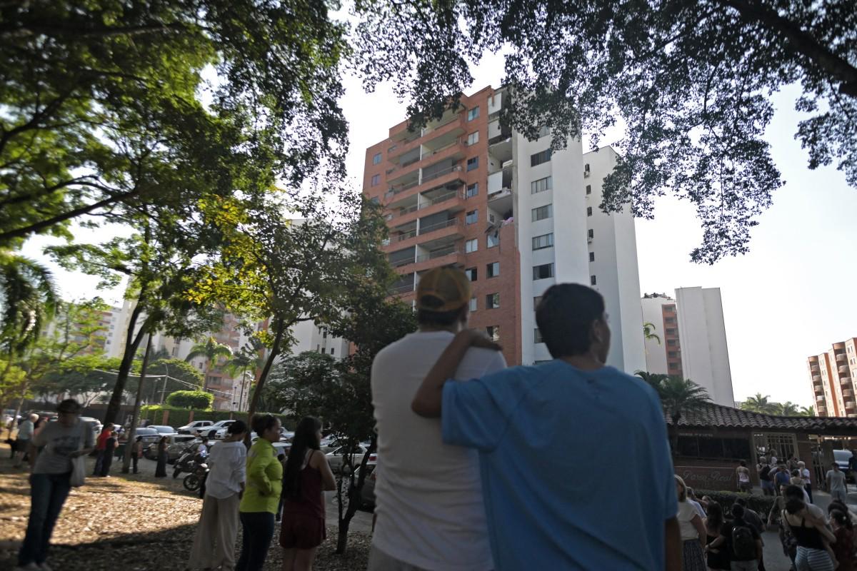 Fuerte terremoto en Colombia de magnitud 7,4 grados deja heridos y edificios derrumbados