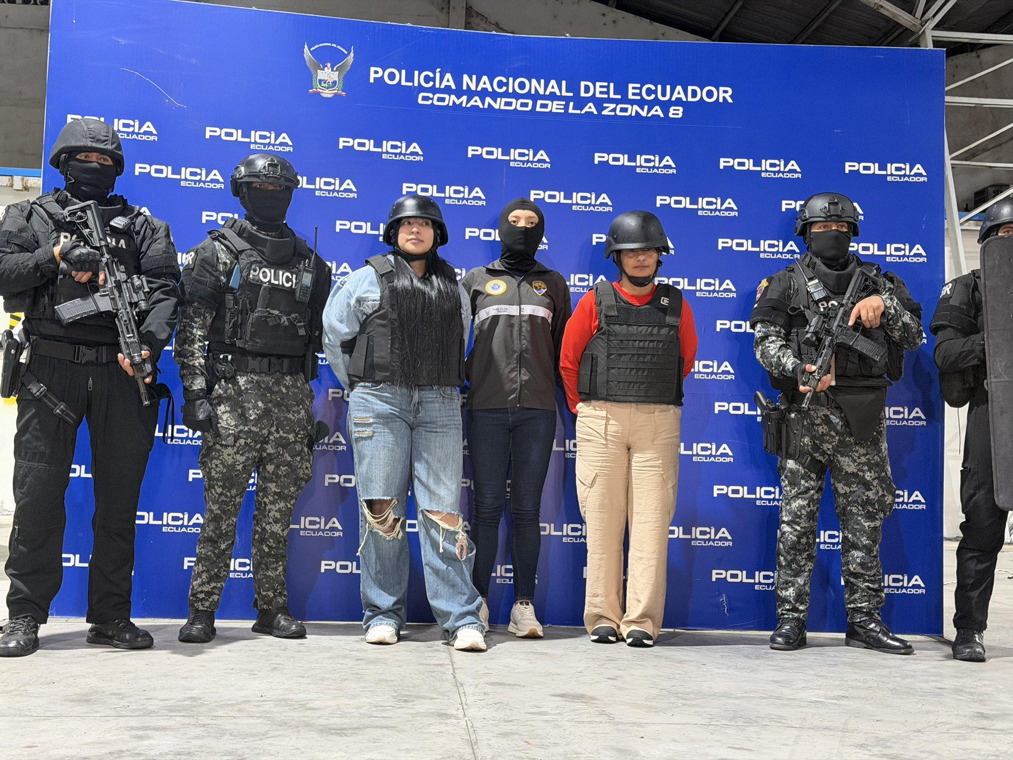 Esposa e hija de alias Fito llegan a Ecuador tras ser expulsadas de Colombia: serán llevadas a "La Roca"