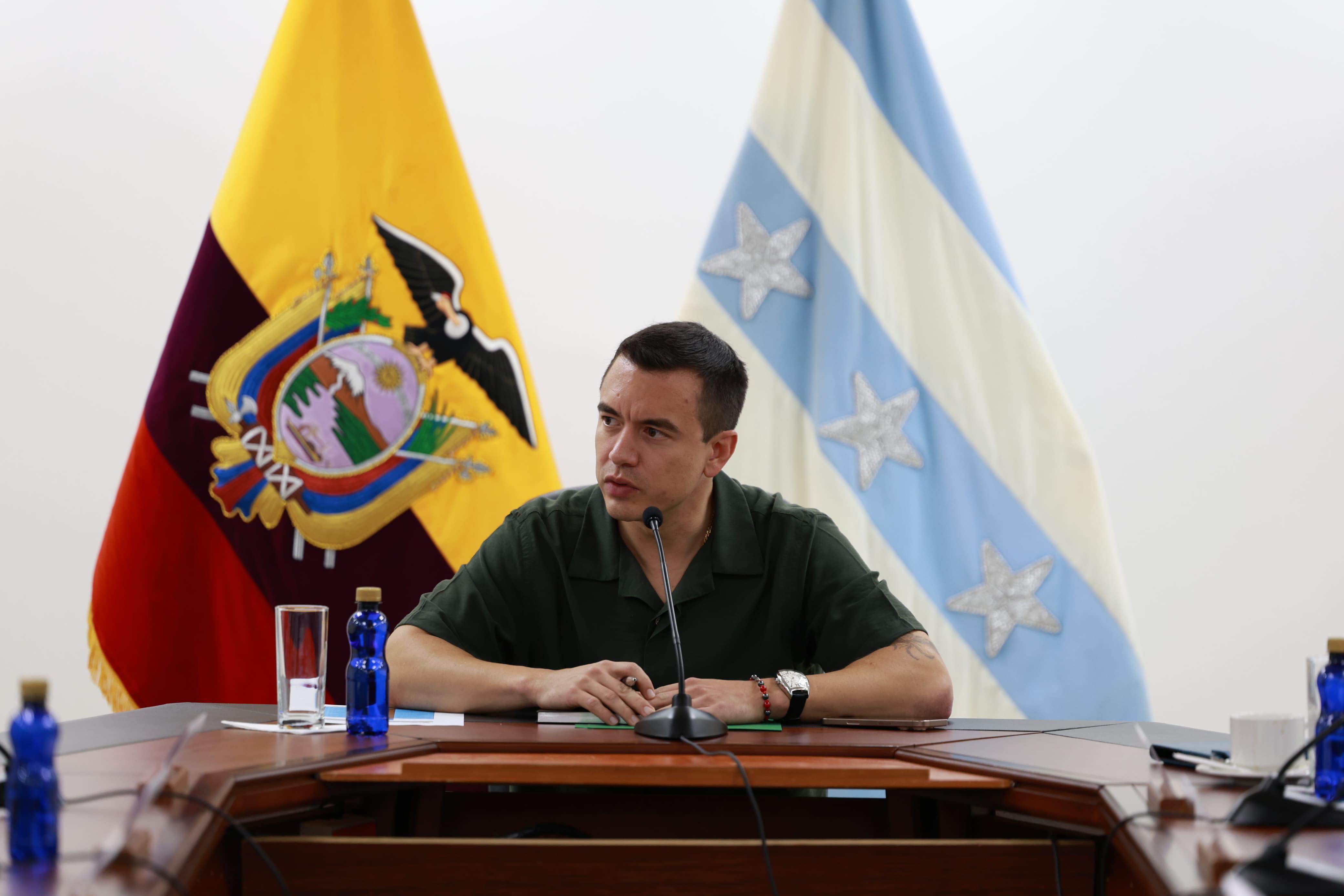 Noboa explica por qué habrá toque de queda en el feriado, descarta apagones y advierte sobre el “súper Niño”