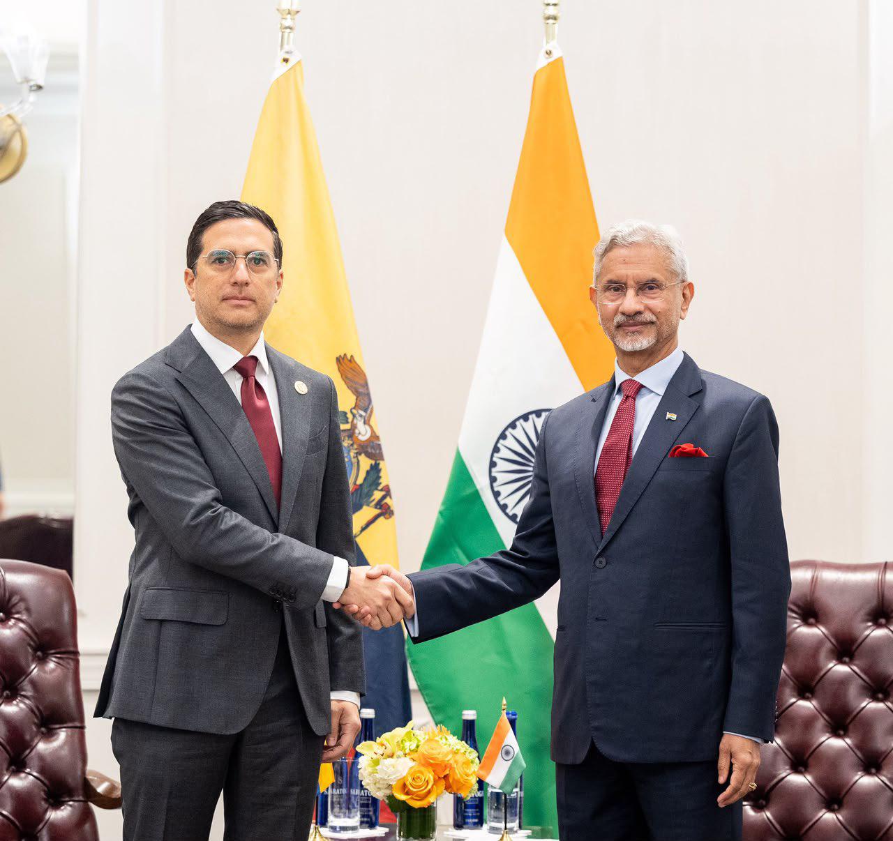 Ecuador aborda cooperación en salud con India, mientras la compra de medicamentos sigue pendiente