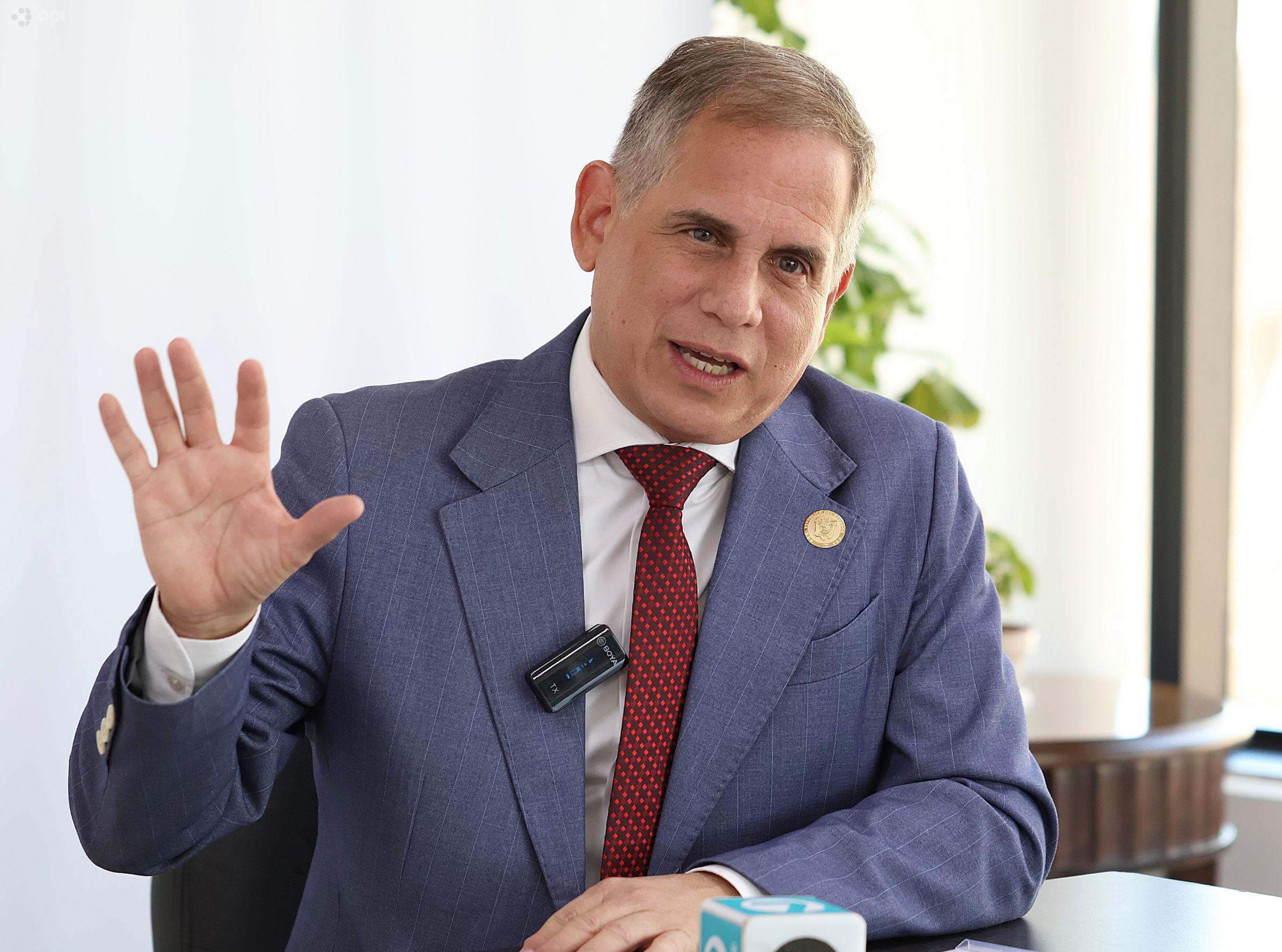 Empresas que más consumen electricidad podrían tener un día de desconexión, dice el Gobierno