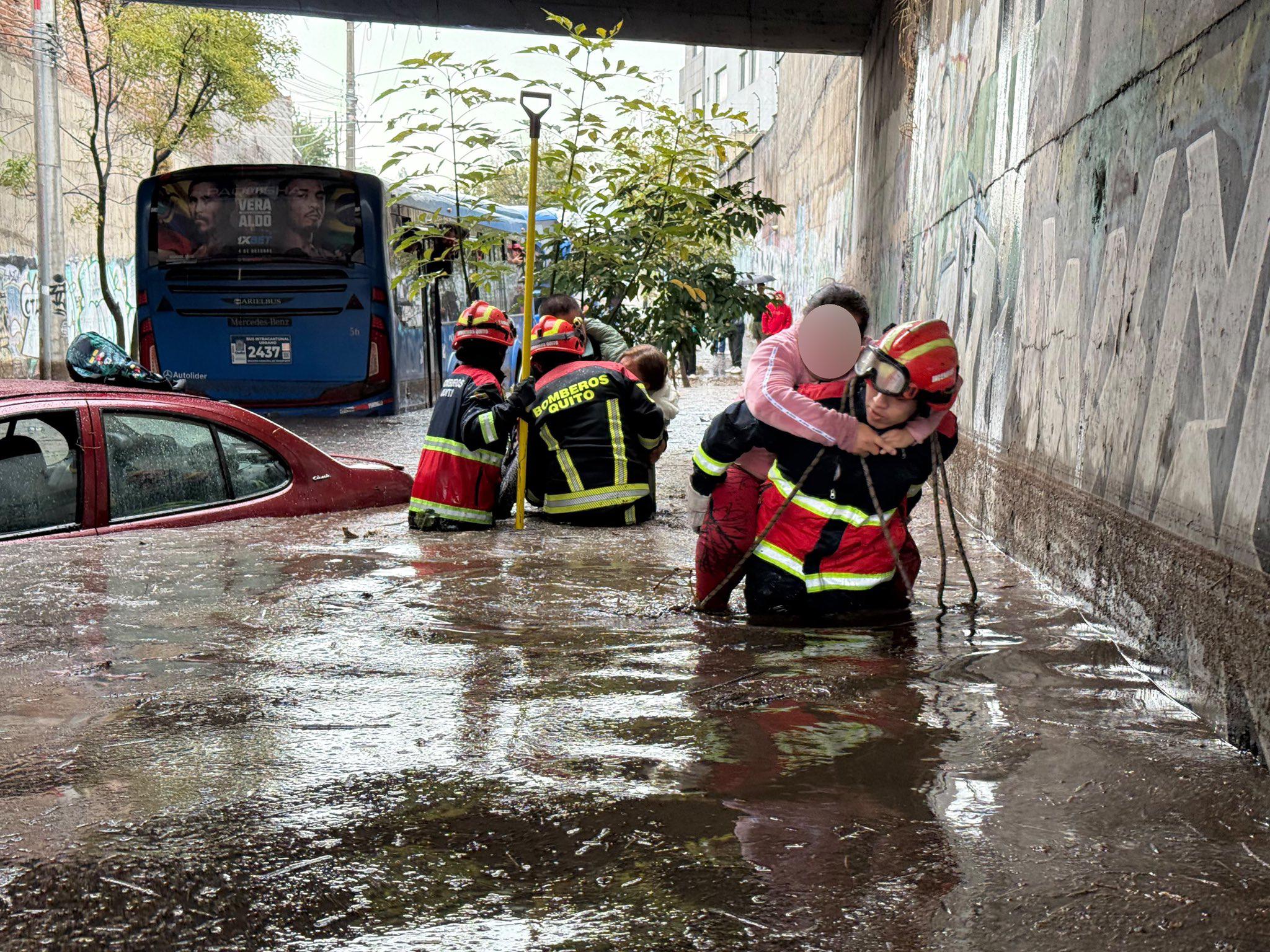 Lluvias en Quito: inundaciones y aluviones afectan a Quitopía, el Metro y otros sectores