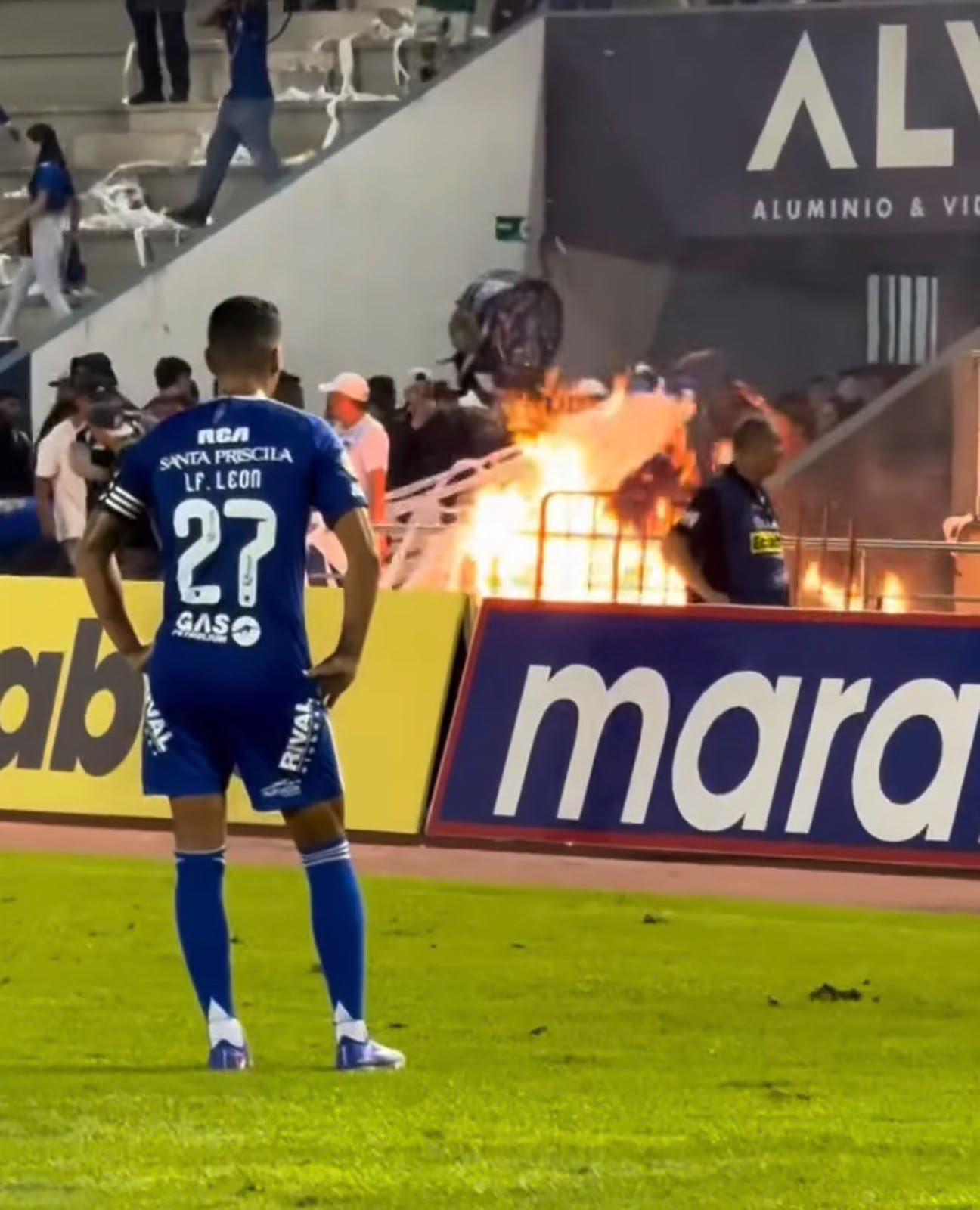 Emelec recibe castigos deportivos y económicos tras los incidentes ante Guayaquil City