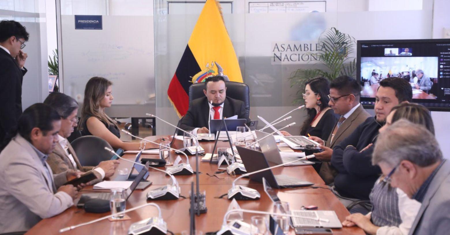 Comisión de la Asamblea aprueba informe de patrimonios injustificados: 95 funcionarios en alerta roja y naranja