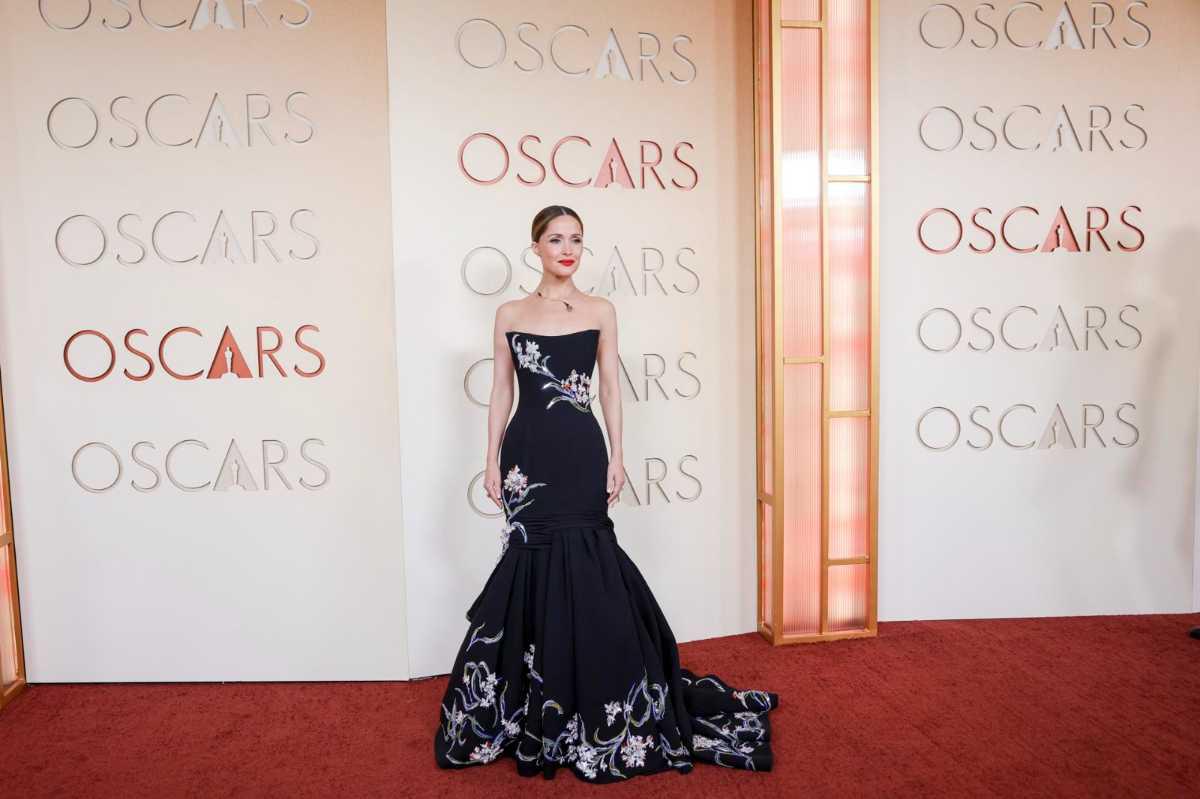 Rose Byrne ha sido una de las primeras en deslumbrar en la alfombra roja 