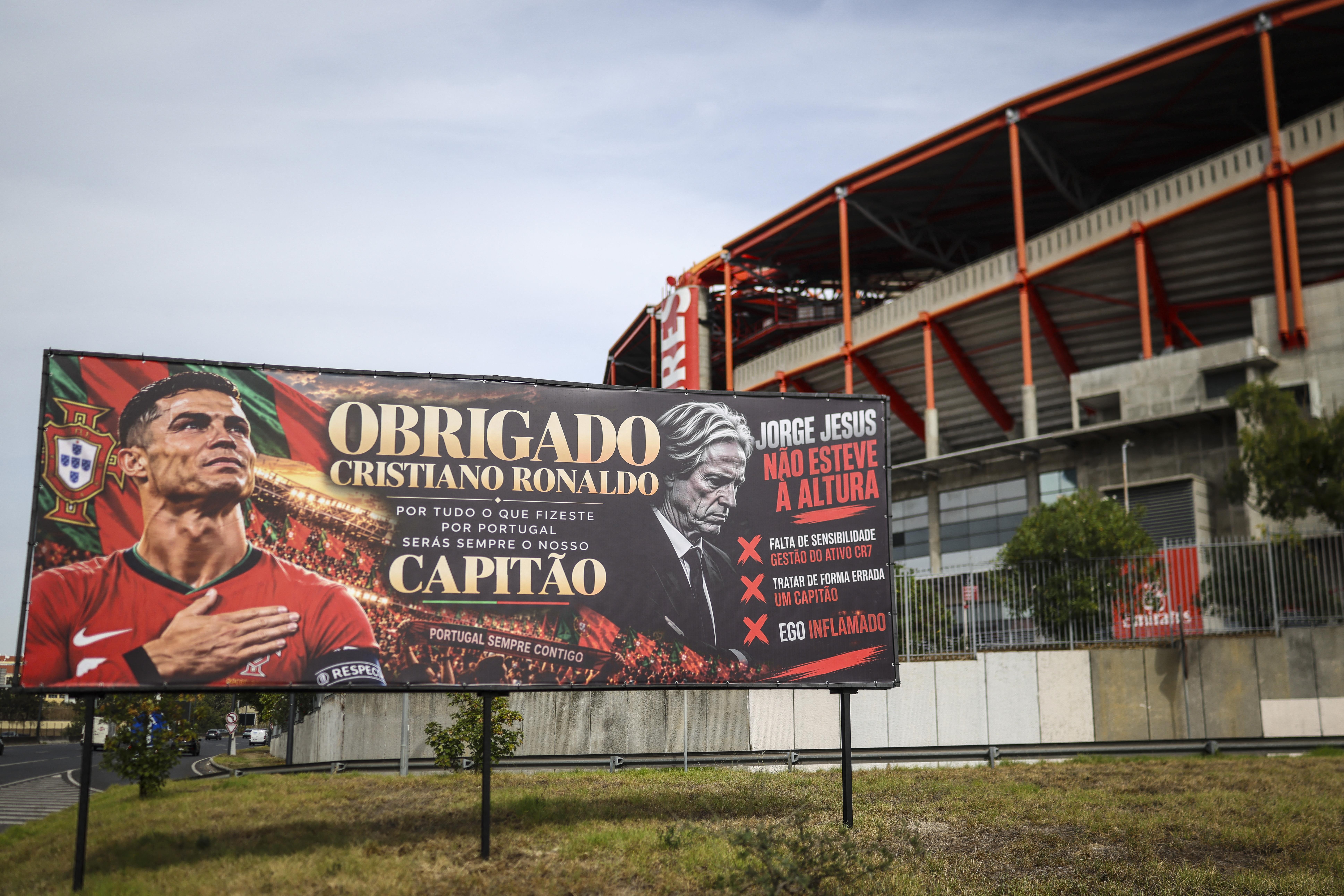 Pancartas en Lisboa respaldan a Cristiano Ronaldo y cuestionan a Jorge Jesus