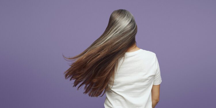 La ciencia investiga el origen de las canas y descubre un mecanismo de protección vital para la especie
