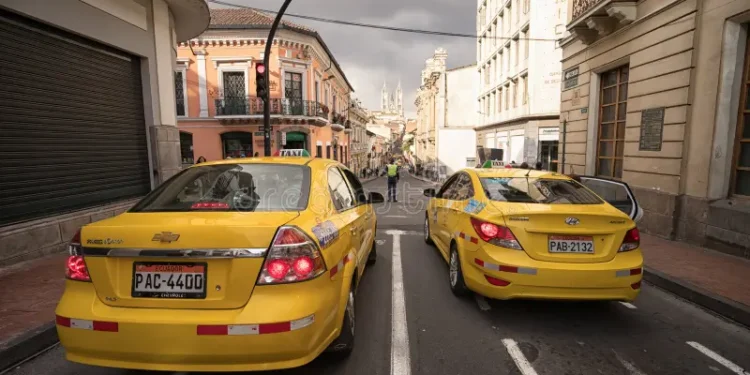 Gobierno de Ecuador aprueba nueva ley y los taxis tendrán que adaptarse en el país