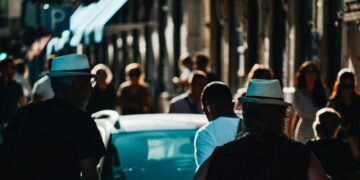 Ley ya está en vigor en Ecuador y los trabajadores recibirán más en abril