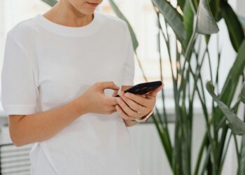 Según la psicología, las personas que caminan por la casa mientras hablan por teléfono tienen este rasgo