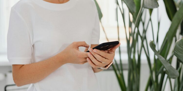 Según la psicología, las personas que caminan por la casa mientras hablan por teléfono tienen este rasgo
