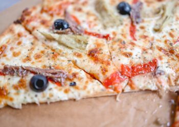 Este truco con pizza sobrante da como resultado una ensalada sorprendentemente buena