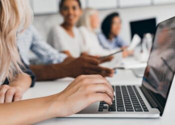 Alerta general en Ecuador para todas las mujeres con cuentas activas en bancos