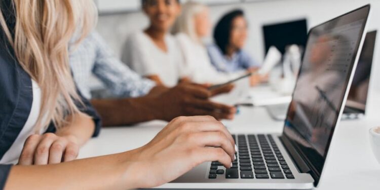 Alerta general en Ecuador para todas las mujeres con cuentas activas en bancos