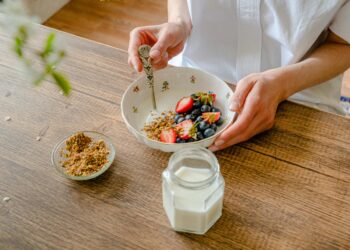 Según la ciencia, ¿cuál es la mejor fuente natural de proteínas para cuidar la salud intestinal y proteger los huesos en la vejez?