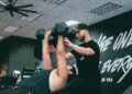 Durante años hemos debatido si es mejor ir al gimnasio por la mañana o por la tarde: La fisiología finalmente tiene la respuesta