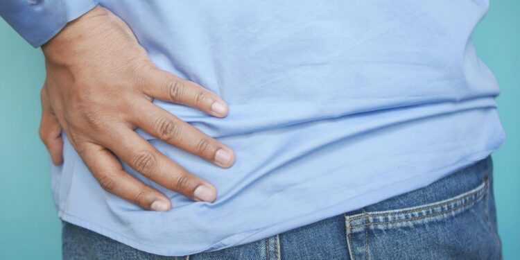 Adopta este pequeño hábito en tu rutina y observa cómo desaparecen los dolores de espalda