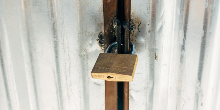 ¿Para qué sirve el pequeño agujero que hay en la parte inferior de los candados?