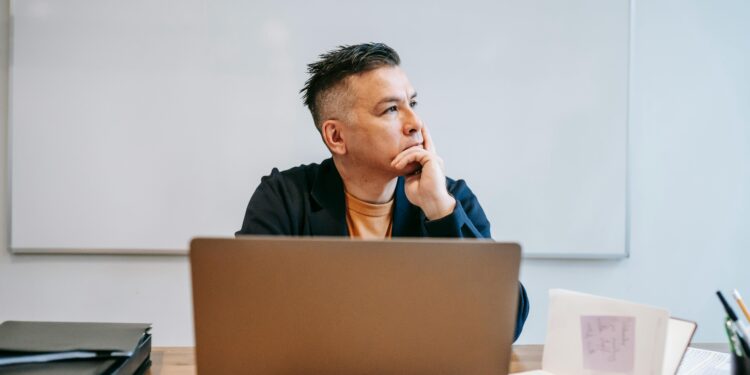 Contrariamente a la creencia popular, tomarse cinco minutos para reflexionar antes de comenzar una tarea difícil puede ser algo positivo