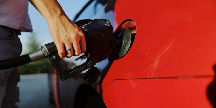 Aumento fue confirmado y la gasolina se encarece en Ecuador de inmediato