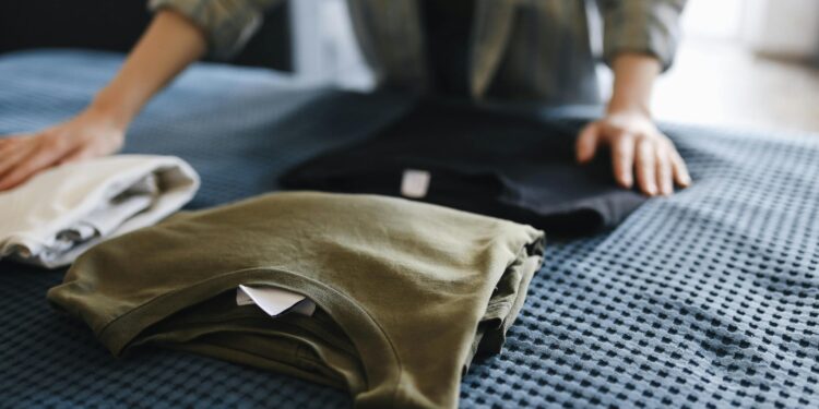 Los psicólogos coinciden: doblar la ropa después de quitarla del tendedero indica búsqueda de control