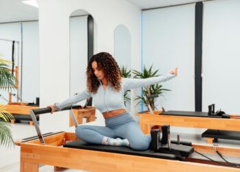 Hacer pilates es bueno, pero los especialistas coinciden: el mejor ejercicio para eliminar la flacidez en los brazos
