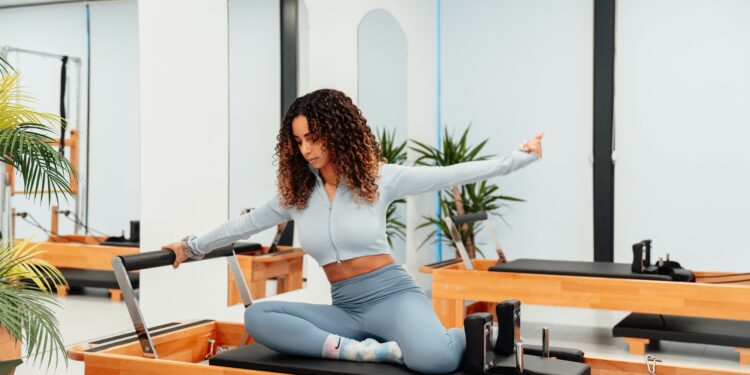 Hacer pilates es bueno, pero los especialistas coinciden: el mejor ejercicio para eliminar la flacidez en los brazos