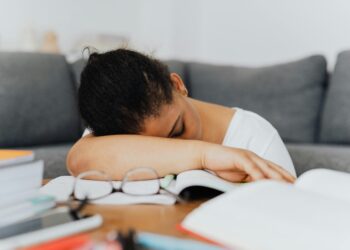 Qué dice la psicología sobre quienes posponen tareas y procrastinan