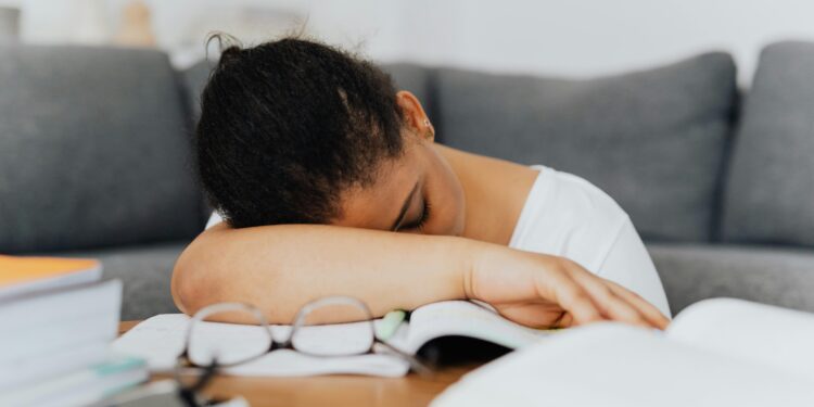 Qué dice la psicología sobre quienes posponen tareas y procrastinan
