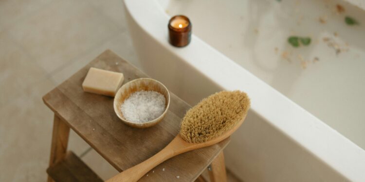 ¿Qué debes añadir al agua de tu baño para hidratar mejor tu piel? Tienes todo lo necesario en casa para este truco