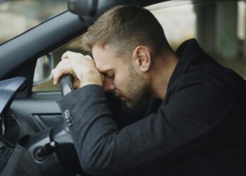 No estás solo: ¿por qué tanta gente se queda en sus coches después de un día duro?
