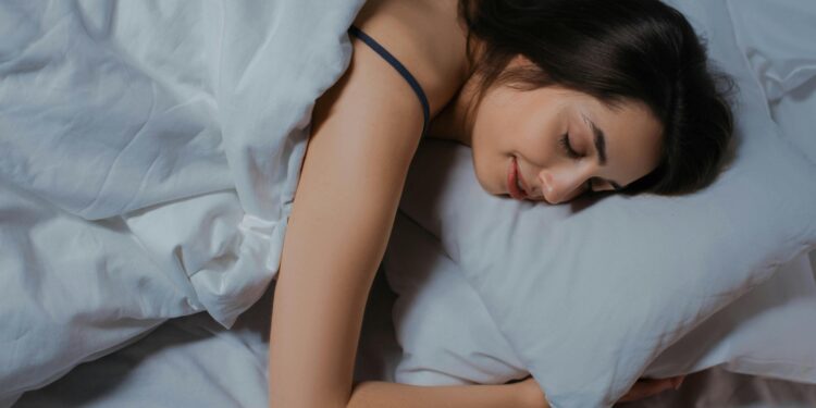 ¿Qué significa dormir boca abajo? La respuesta puede revelar mucho sobre tu mente