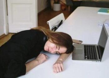 Multimillonario busca personas perezosas para darles empleo