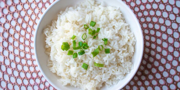 Juanjo López, chef: el arroz blanco no se hace con agua, sino con 3 dientes de ajo, 2 hojas de laurel y caldo